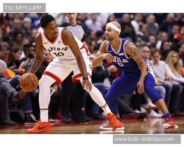 西蒙斯自信表达与拓荒双枪同场竞技的潜力并分享学习经历