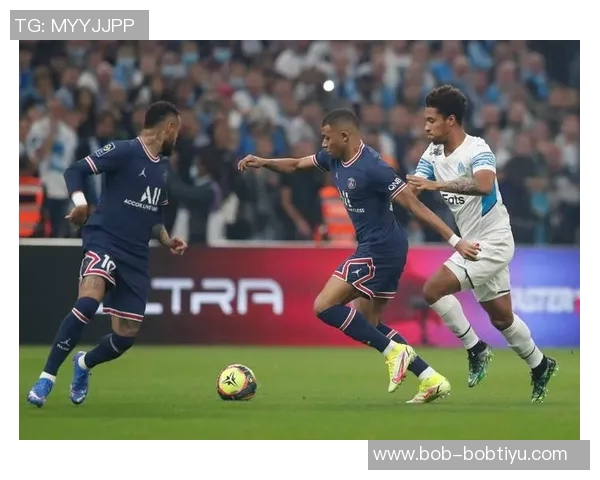 小姆巴佩绝平巴黎后模仿姆巴佩庆祝动作姆总在看台笑逐颜开