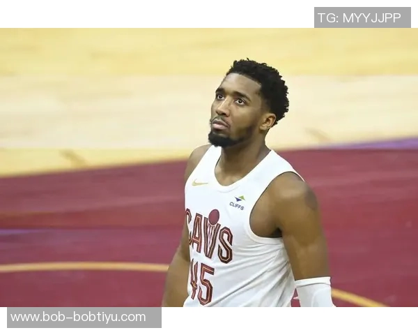 米切尔谈球队表现：在压力下展现应有水平并取得胜利