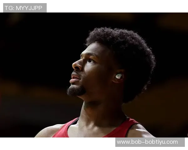 夸梅质疑布朗尼场上表现称心脏恢复但跑位意识存疑